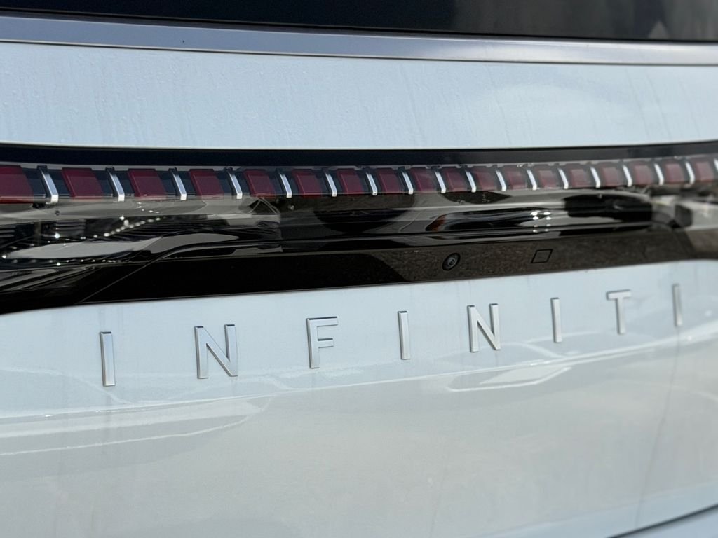 New 2027 RADIANT WHITE INFINITI Luxe 4WD image 9