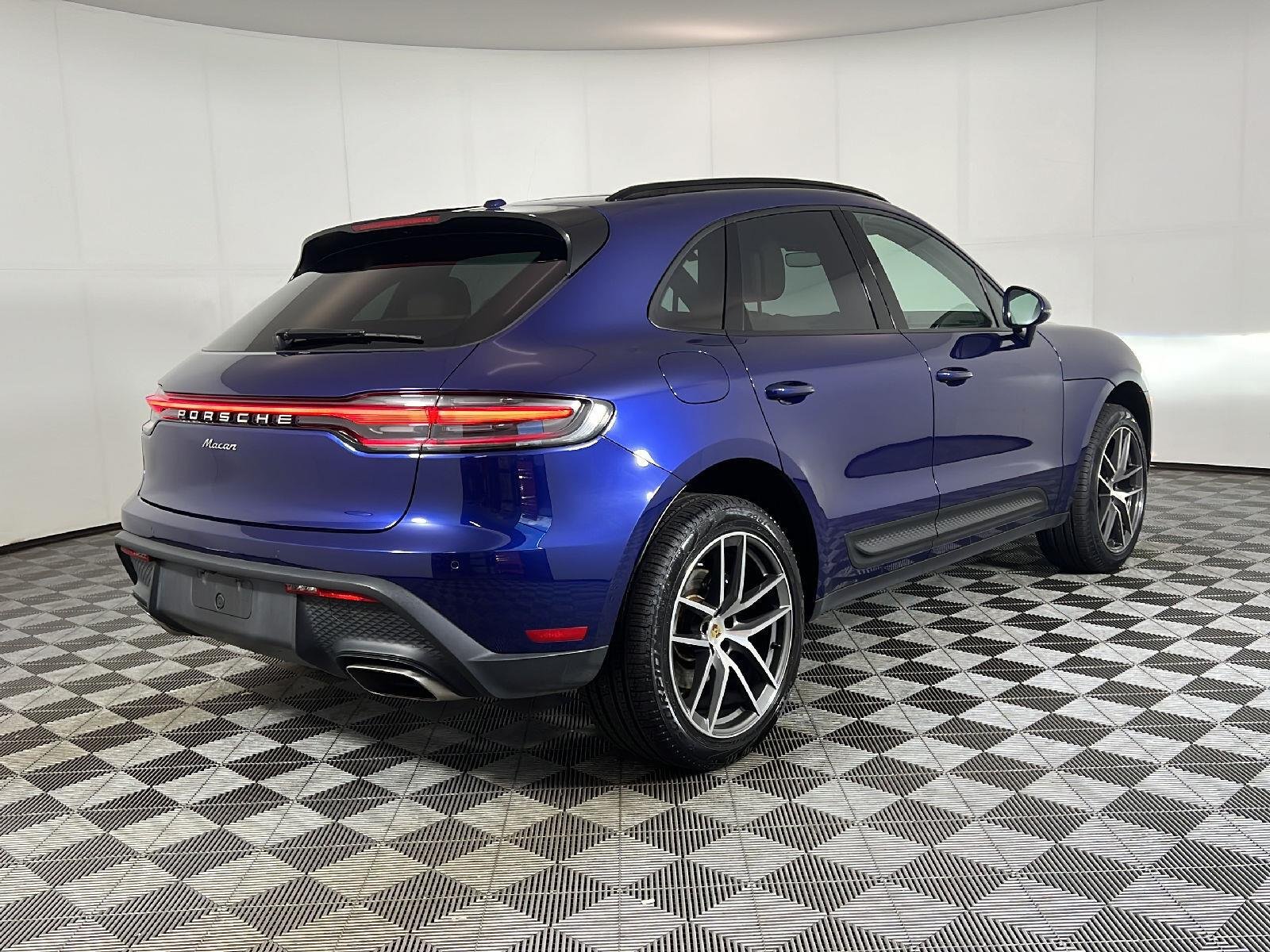 Used 2024 Gentian Blue Metallic Porsche  image 5