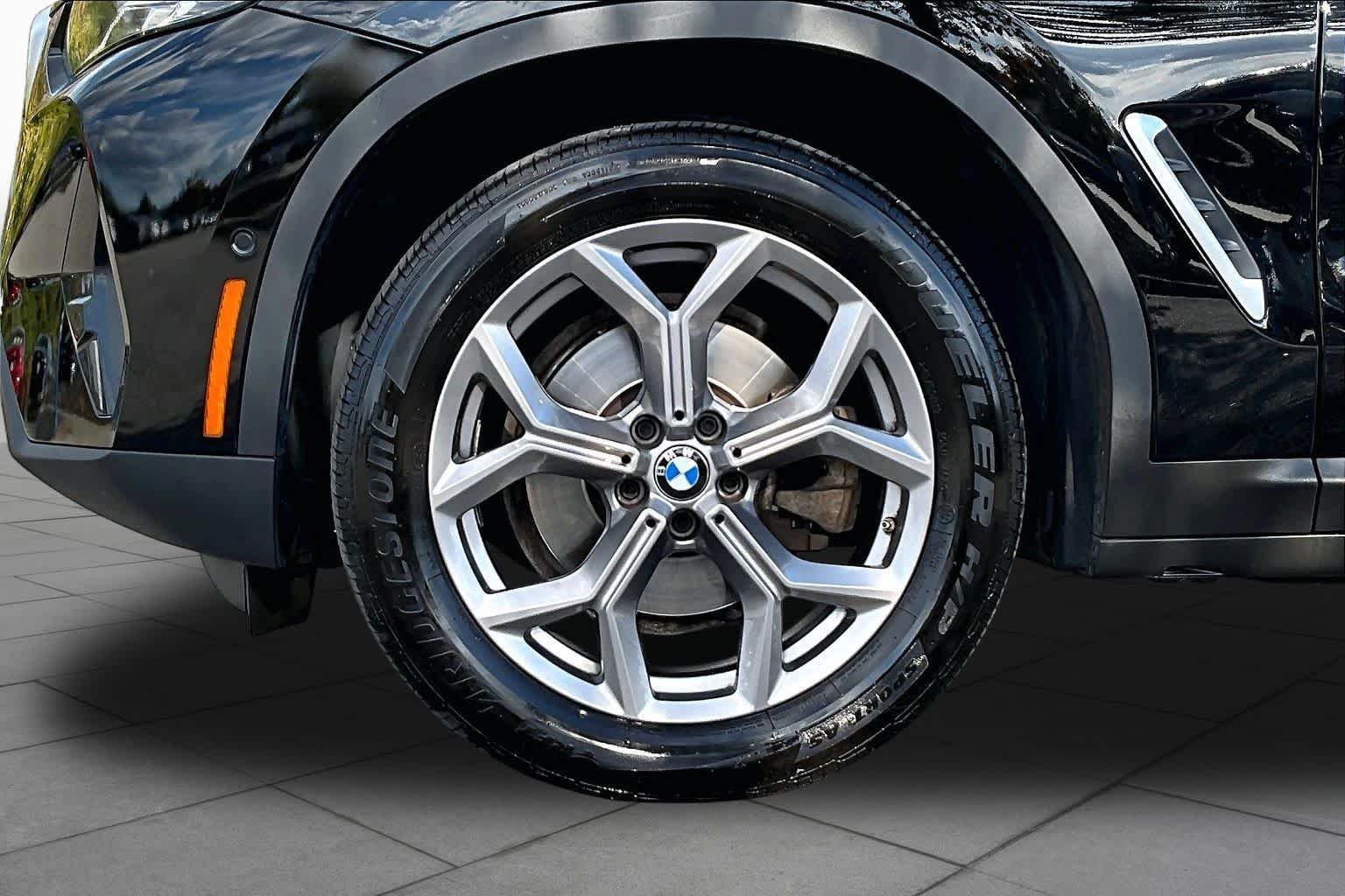 Used 2022 Jet Black BMW xDrive30i image 10