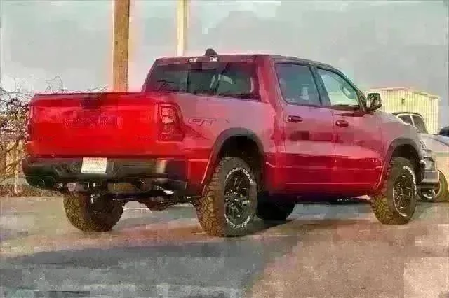 New 2026 Molten Red Pearl-Coat Exterior Paint RAM REBEL image 4