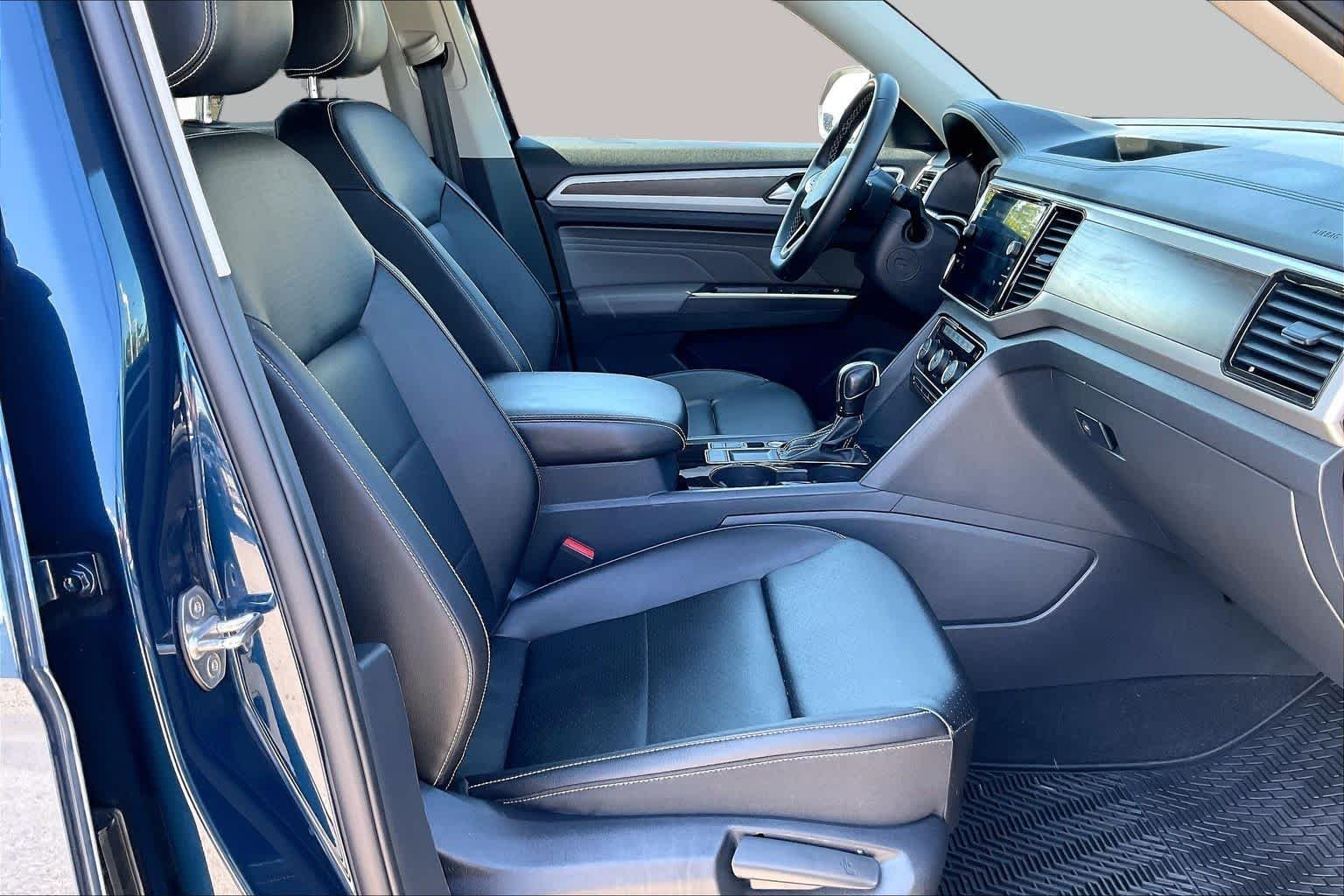 Used 2023 Tourmaline Blue Metallic Volkswagen 3.6L V6 SE w/Technology image 9