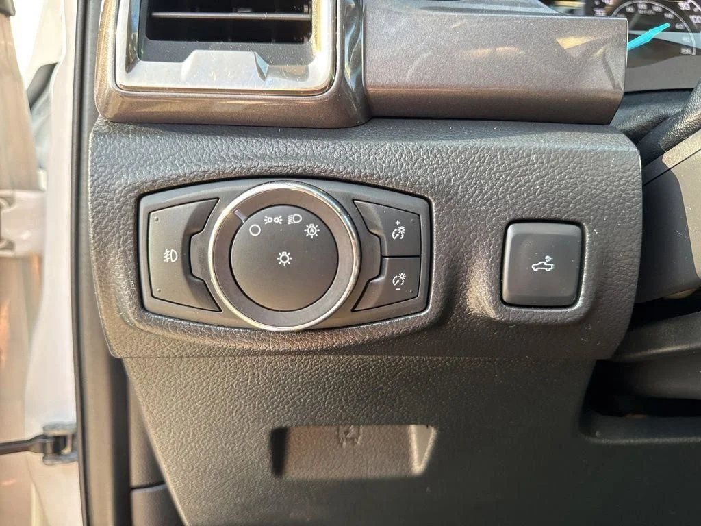 Used 2019 White Ford Lariat image 47