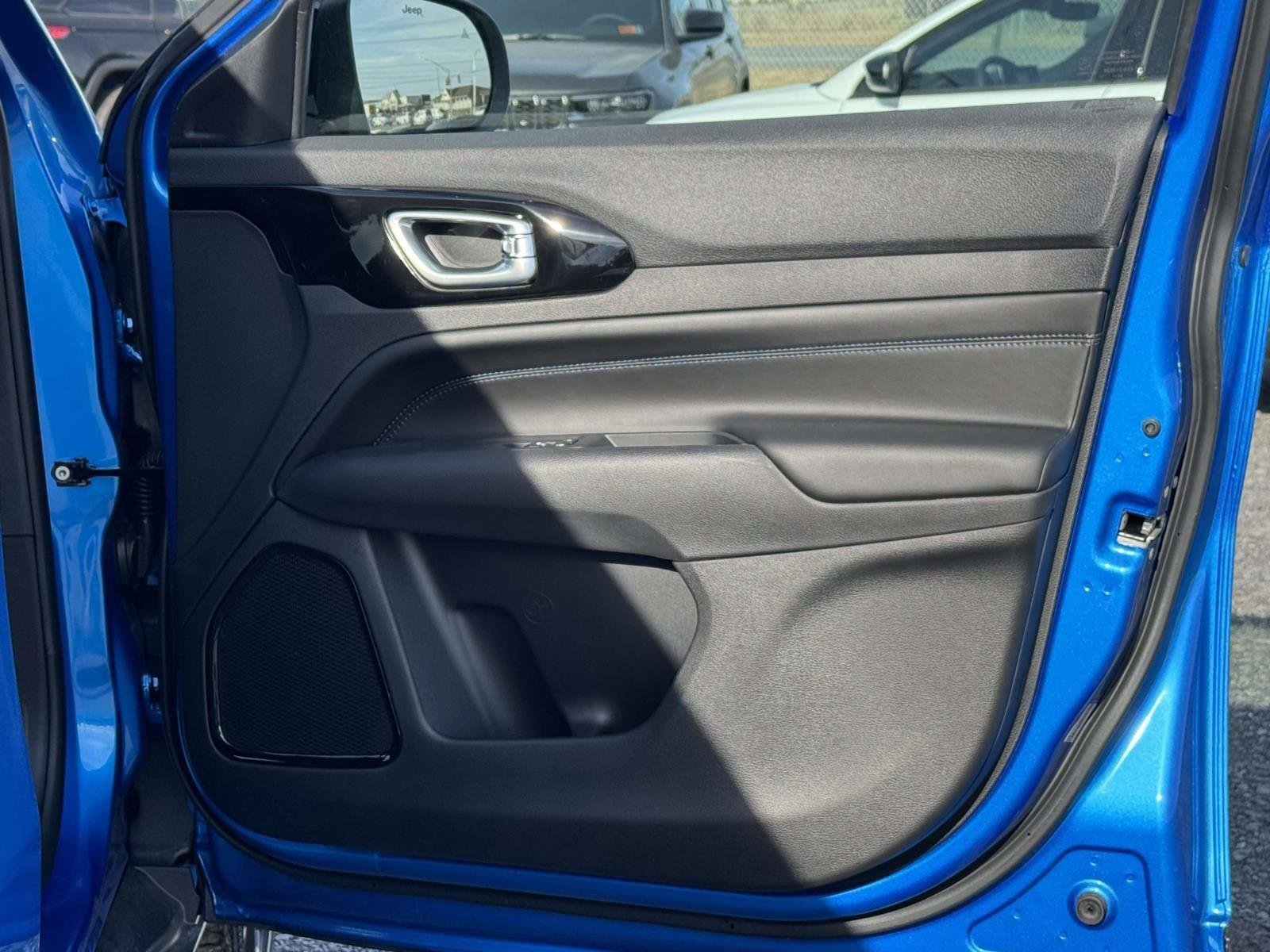New 2026 Hydro Blue Pearlcoat Jeep Latitude Altitude image 14