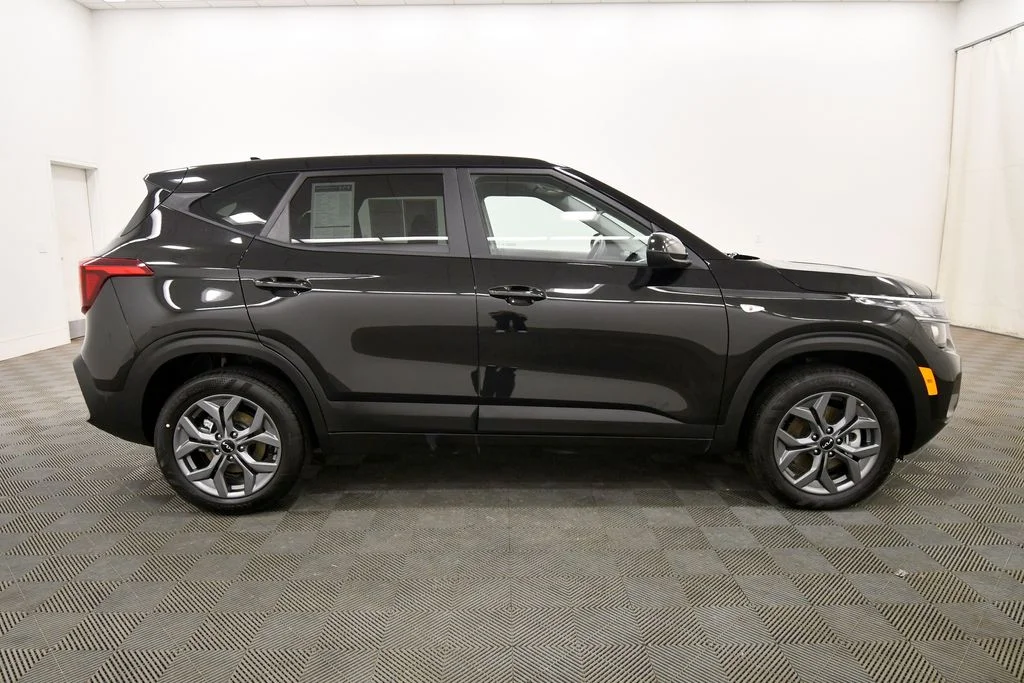 Certified Used 2026  Kia LX image 9