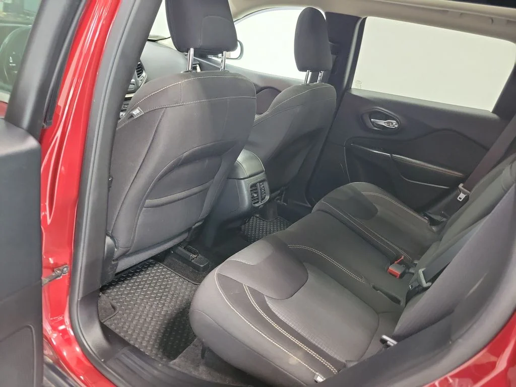 Used 2015 Red Jeep Latitude image 21