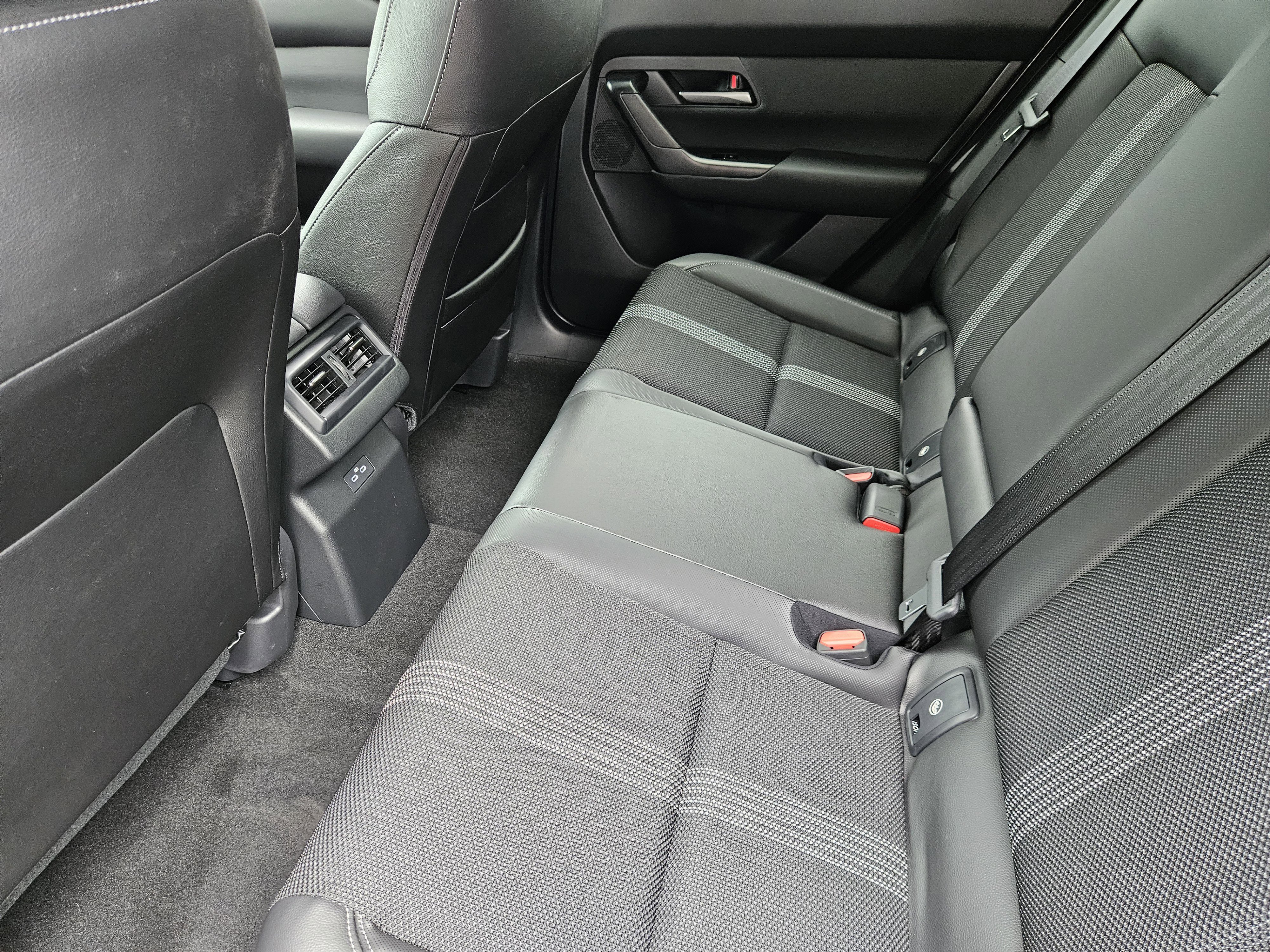 Used 2025  Mazda Preferred image 29
