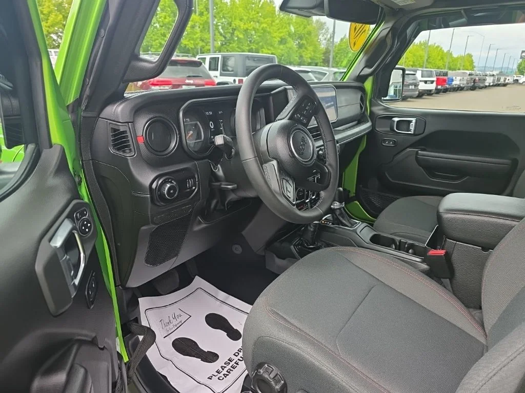 Used 2025 Green Jeep Rubicon image 13
