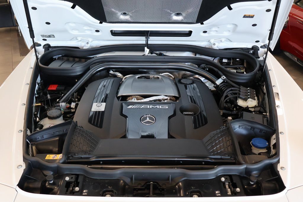 New 2027 MANUFAKTUR Moonlight White Metallic Mercedes-Benz AMG® G 63 SUV image 9