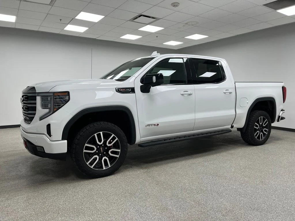 Used 2022 White GMC AT4 image 5