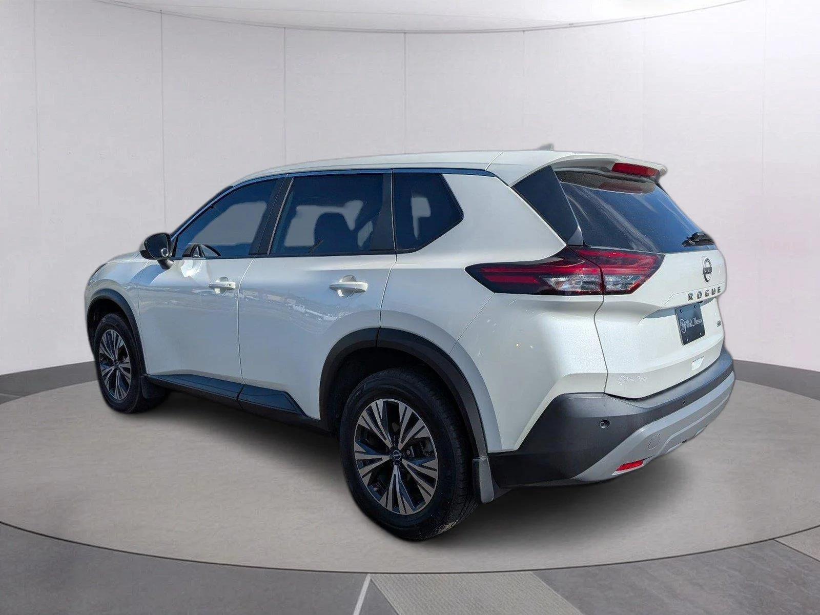 Used 2023 Pearl White Tricoat Nissan SV image 3