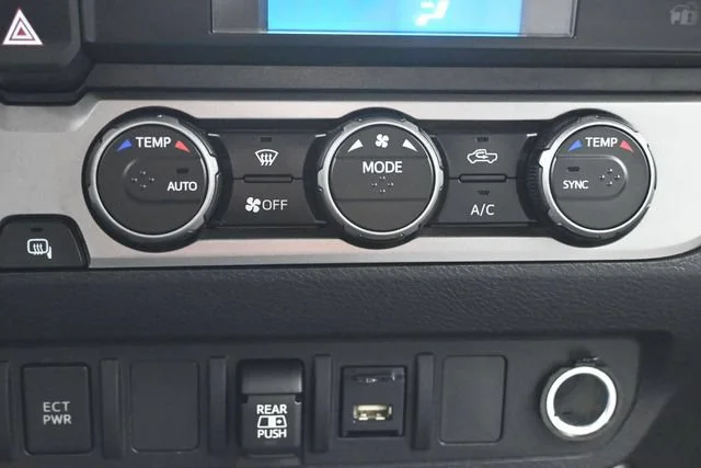Used 2022 White Toyota SR5 image 18