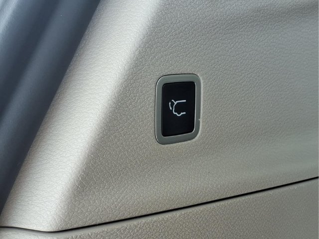 Used 2024  Chrysler Hybrid Select image 23