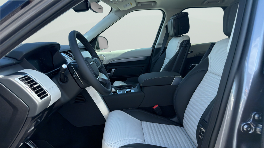 New 2026 Eiger Grey Land Rover Dynamic SE image 17