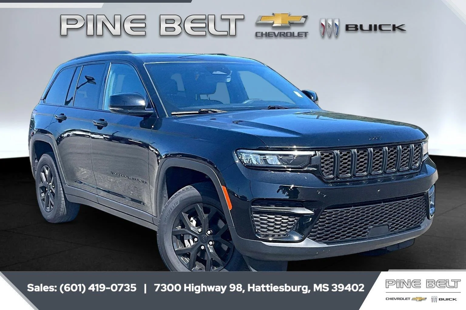 Used 2025 Diamond Black Crystal Pearlcoat Jeep Altitude image 1