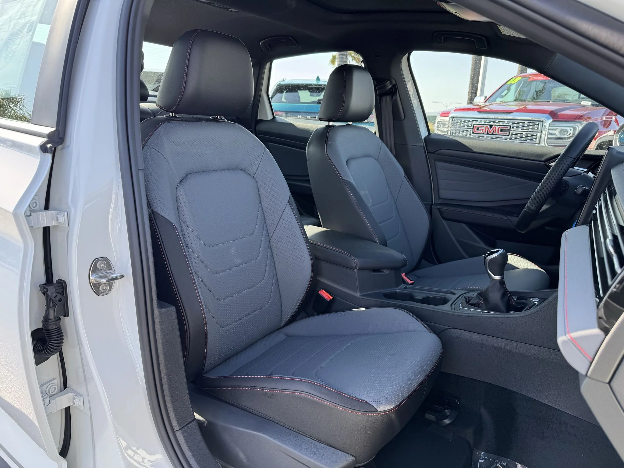 New 2026 Pure White w/Deep Black Roof Volkswagen Autobahn image 33