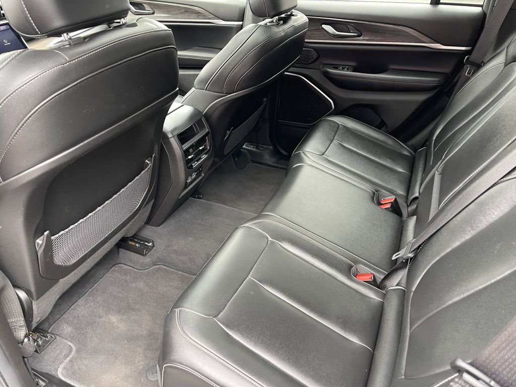Used 2024 Silver Jeep 4xe image 18