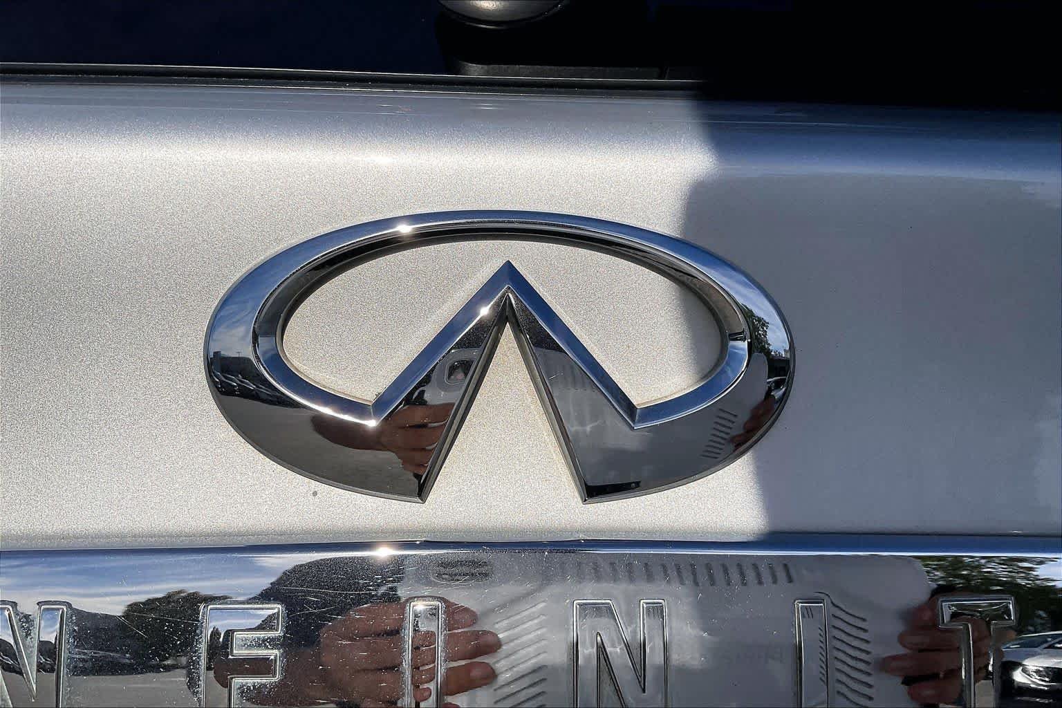 Used 2013 Liquid Platinum INFINITI  image 10