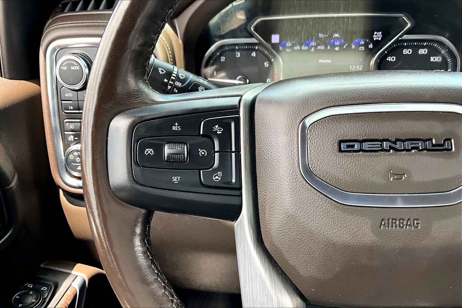 Used 2022 White Frost Tricoat GMC Denali image 24