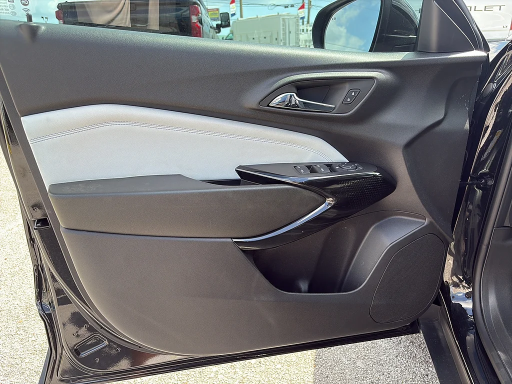 Used 2025 Mosaic Black Metallic Chevrolet  image 29