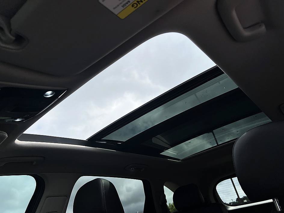 Used 2022 Aruba Green Kia X-Line EX image 19