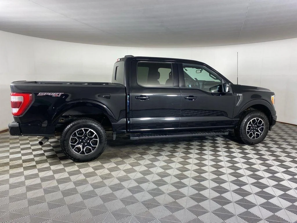 Used 2022 Agate Black Ford LARIAT image 11