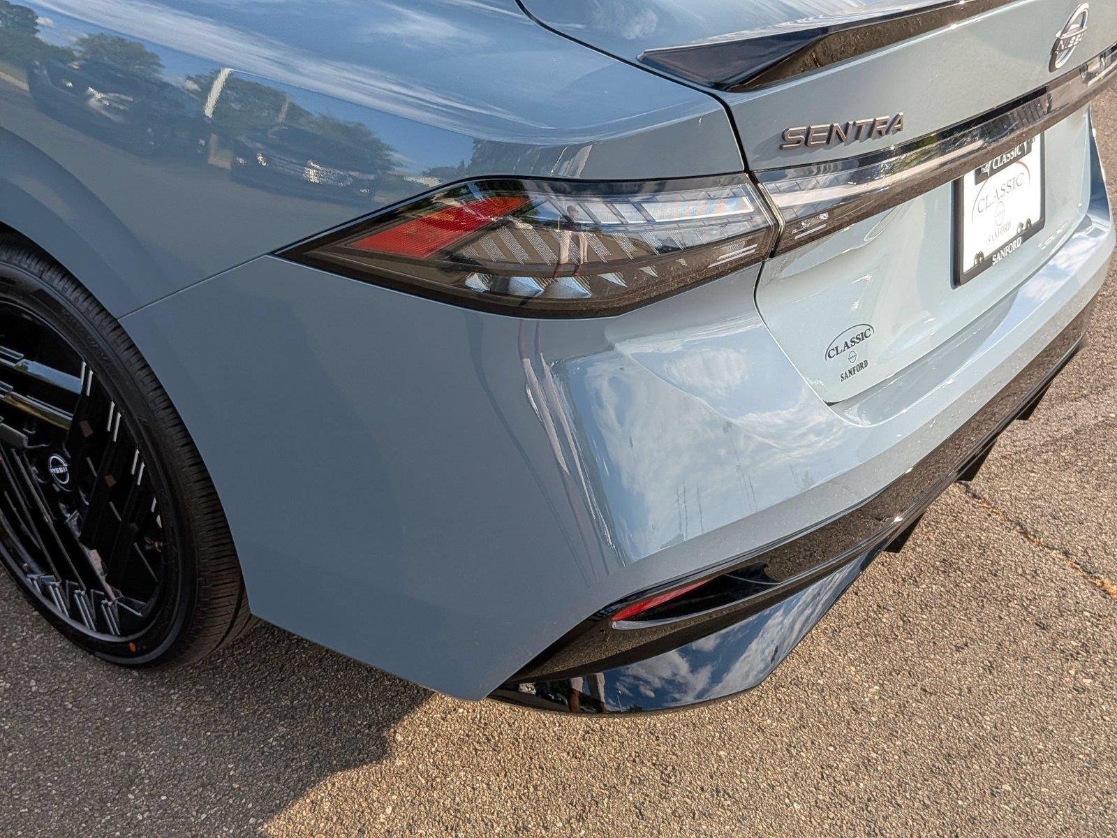 New 2027 Atlantic Gray Metallic / Super Black Two-tone Nissan SR image 12