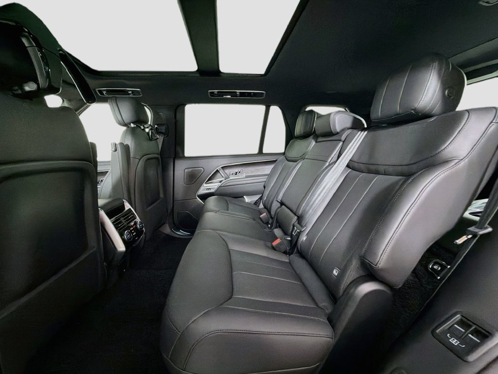 New 2027 Santorini Black Land Rover SE image 26
