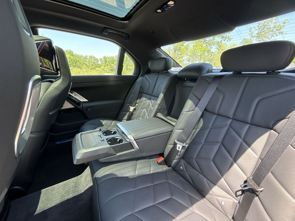 New 2026 Carbon Black Metallic BMW 750e xDrive image 26