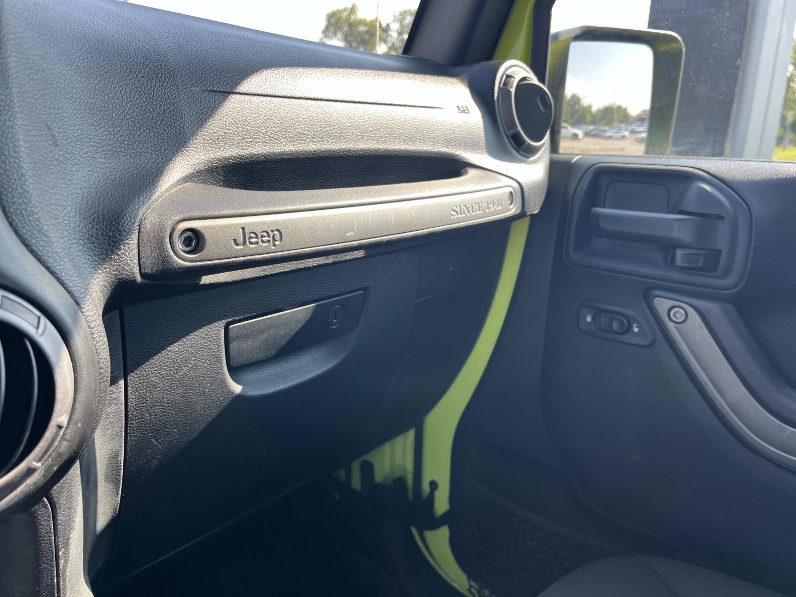 Used 2017 Hypergreen Clearcoat Jeep Sport image 13