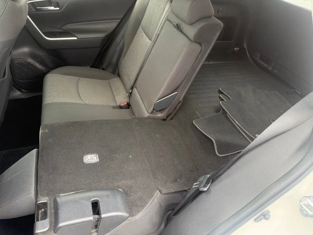 Used 2019 White Toyota XLE image 30