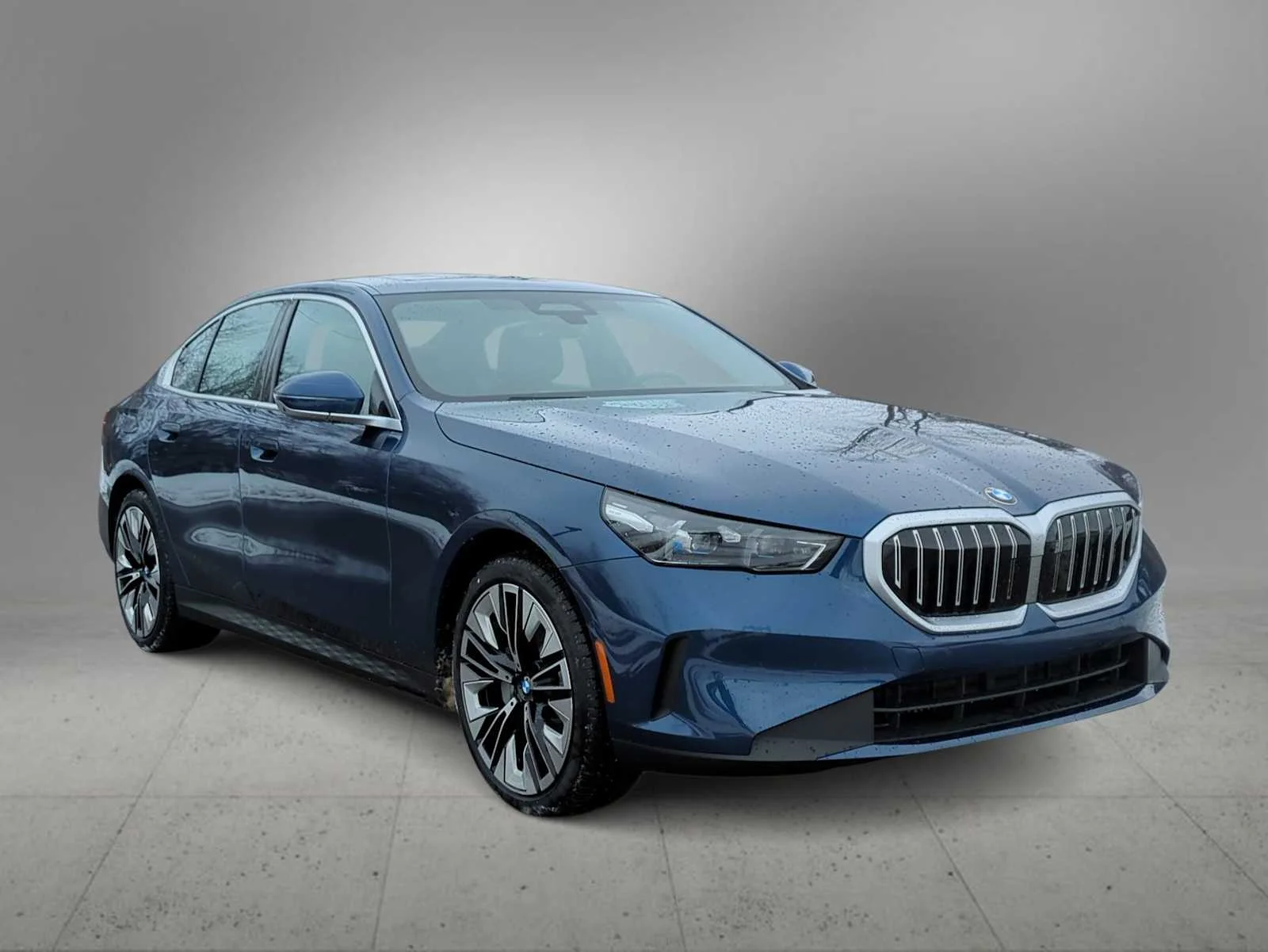 New 2026 Phytonic Blue Metallic BMW 530i xDrive image 2