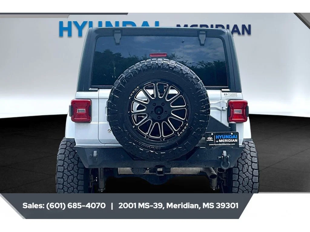 Used 2018 Bright White Clearcoat Jeep Unlimited Sahara image 4