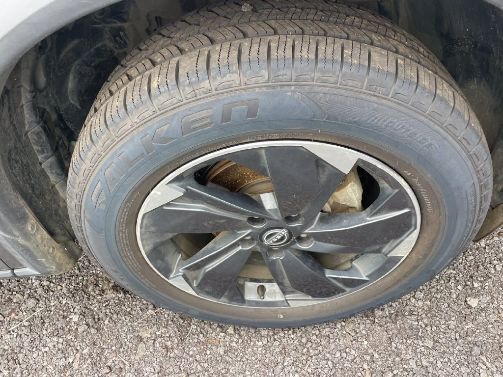 Used 2024 Gray Nissan SV image 4
