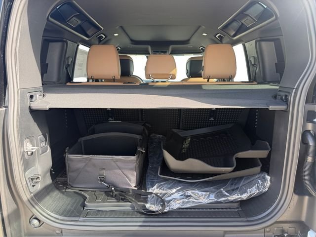 New 2026 Fuji White Land Rover X-Dynamic SE image 18