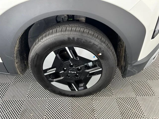 New 2027 White Kia LX image 35
