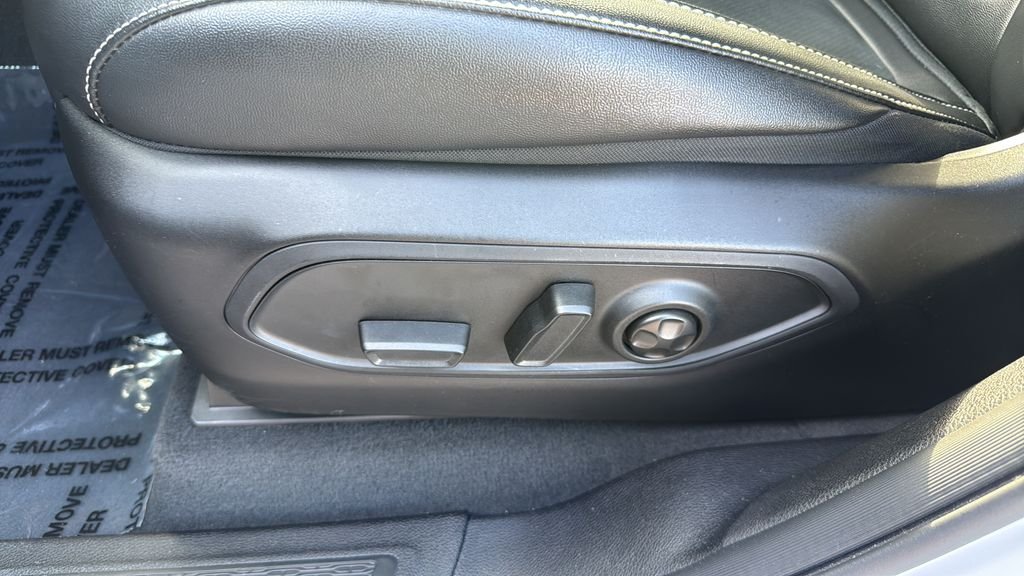 Used 2025 White Jeep Altitude X image 15