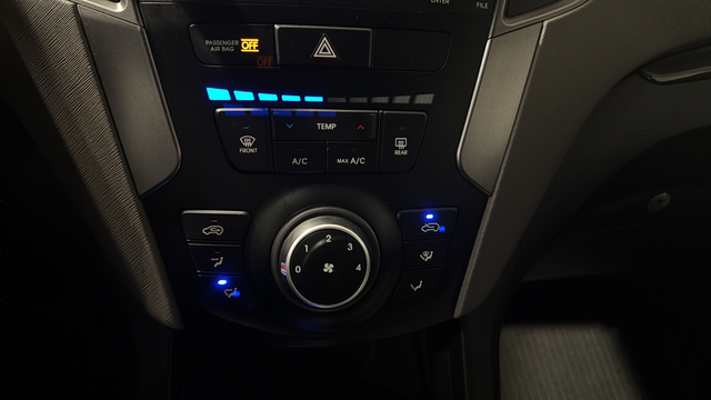 Used 2014 Moonstone Silver Hyundai Base image 17