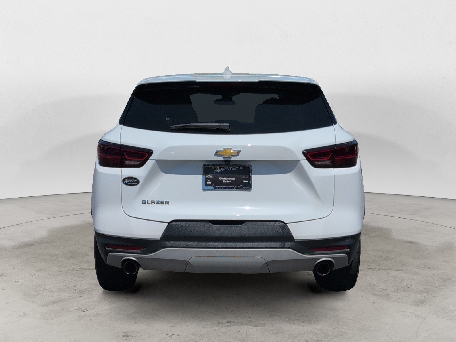Used 2024 Summit White Chevrolet LT image 4