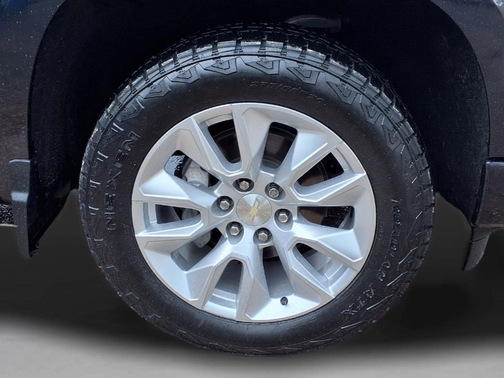 Used 2022 Dark Ash Metallic Chevrolet Custom image 10
