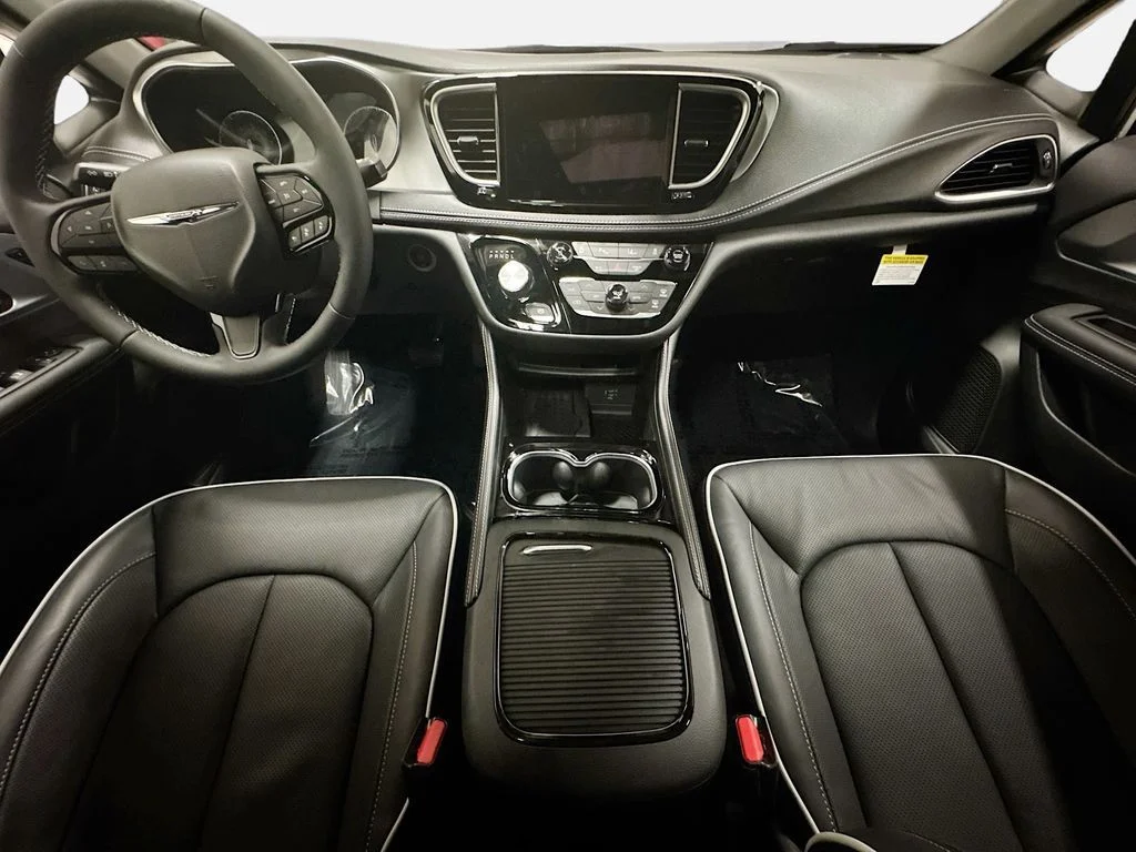 2026 Chrysler Pacifica Limited - Photo 6