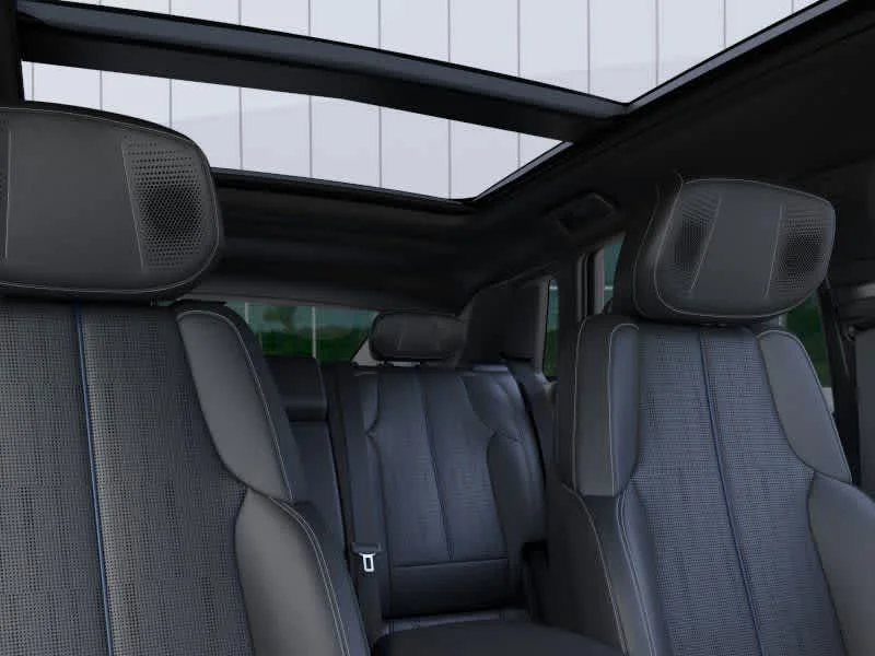2025 Cadillac LYRIQ Luxury 2 - Photo 24