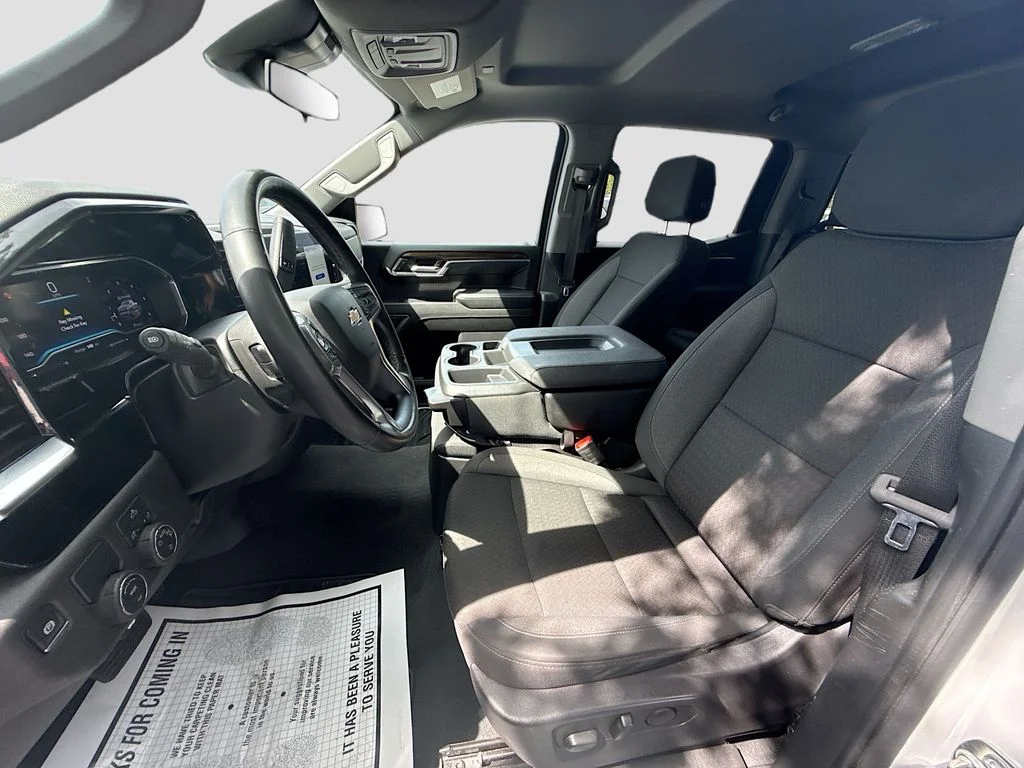 Used 2025 White Chevrolet LT image 22