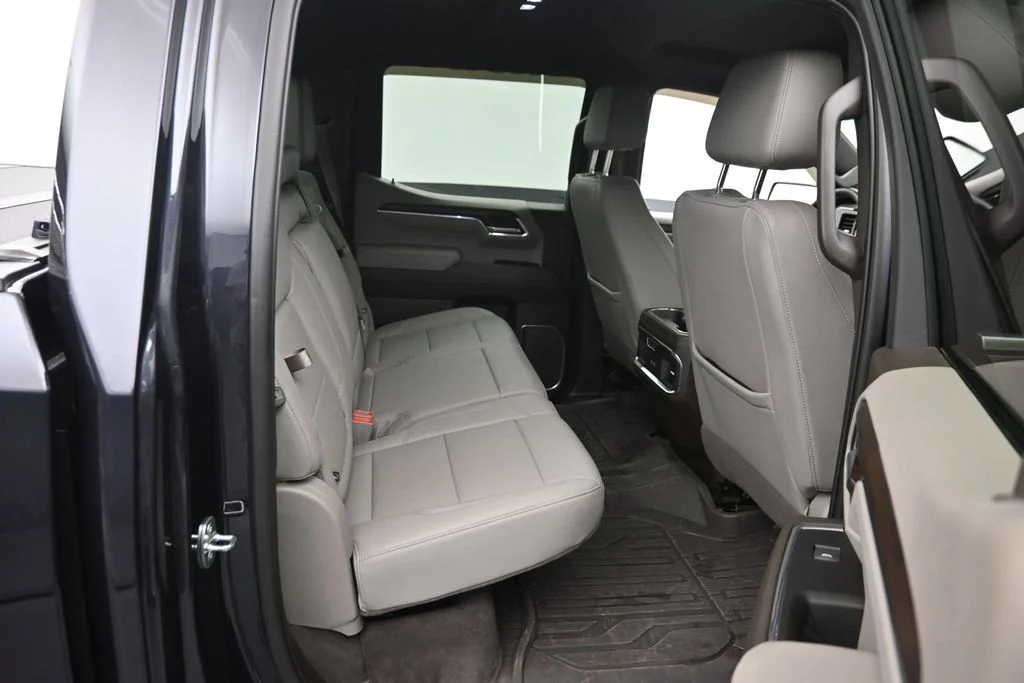 Used 2023 Silver GMC SLT image 10