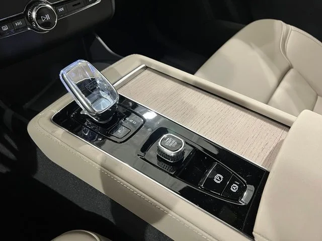 New 2026 Crystal White Volvo Plus image 18