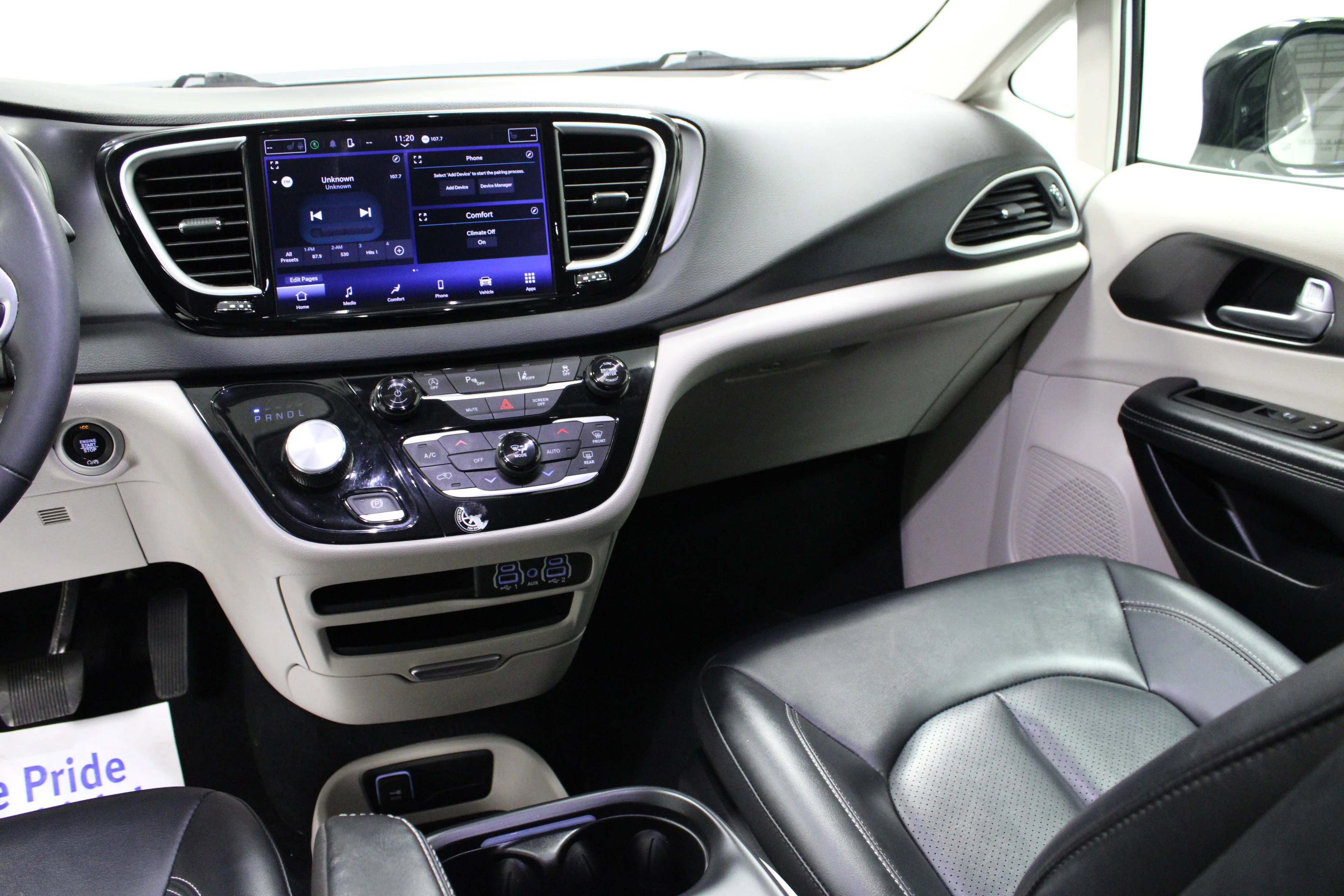 Used 2024 Bright White Clearcoat Chrysler Touring L image 20