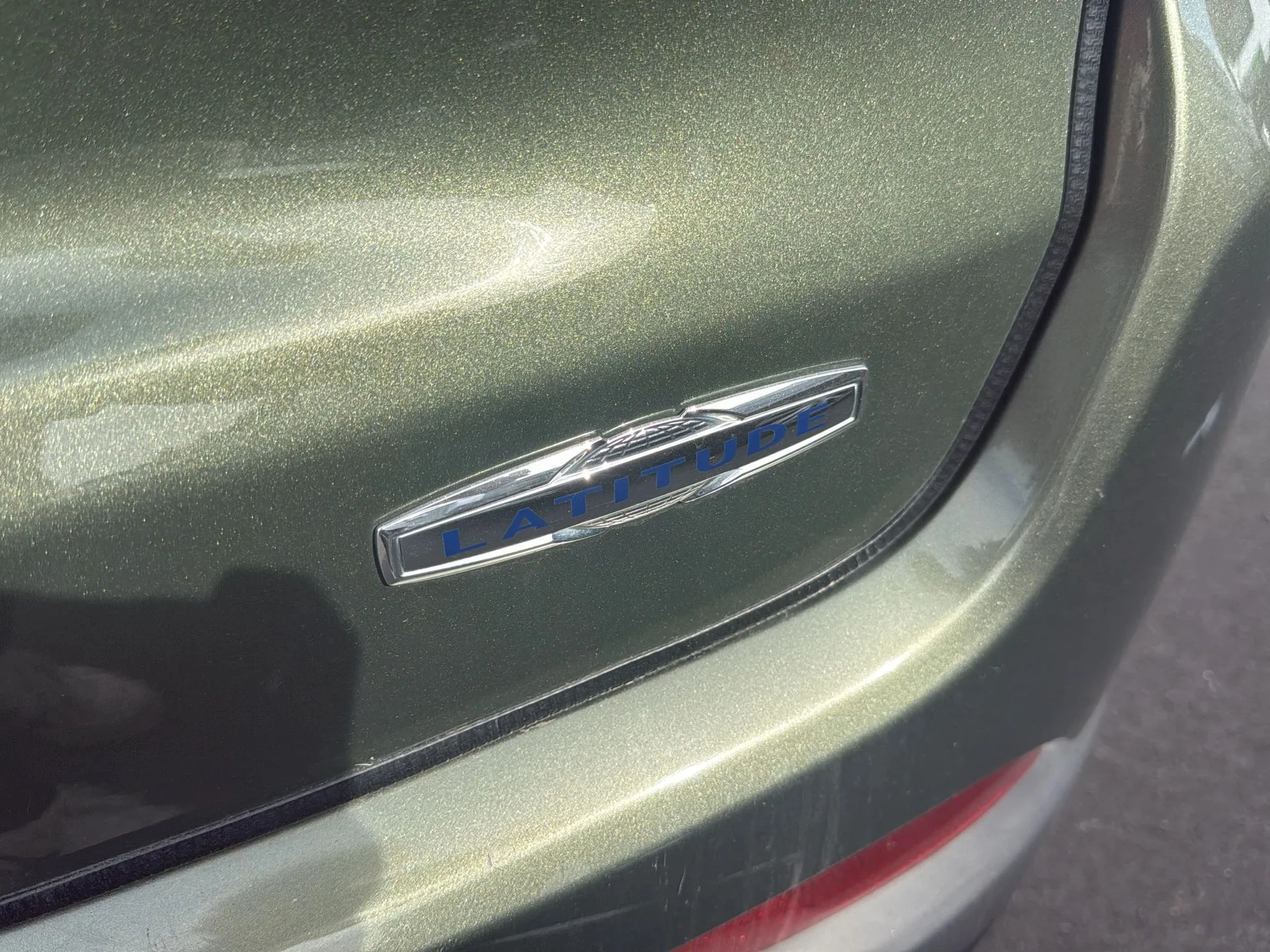 Used 2020 Olive Green Pearlcoat Jeep Latitude image 33