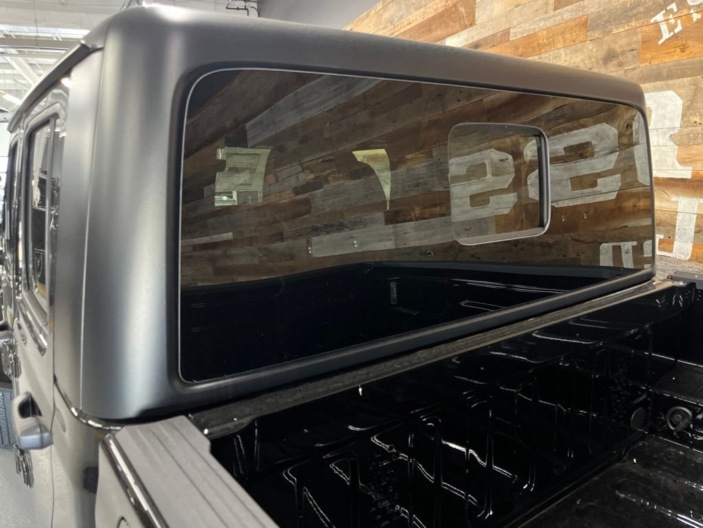 New 2026 Black Clear-Coat Exterior Paint Jeep 85th Anniversary Edition image 16