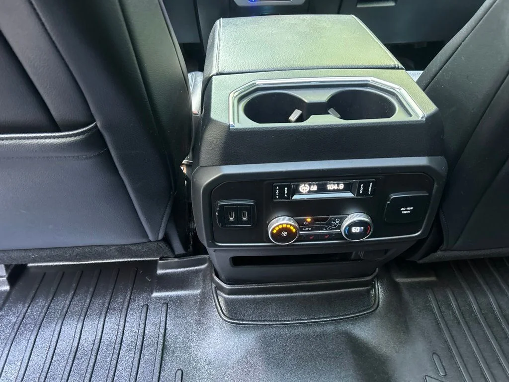 Used 2019  Ford Limited image 31