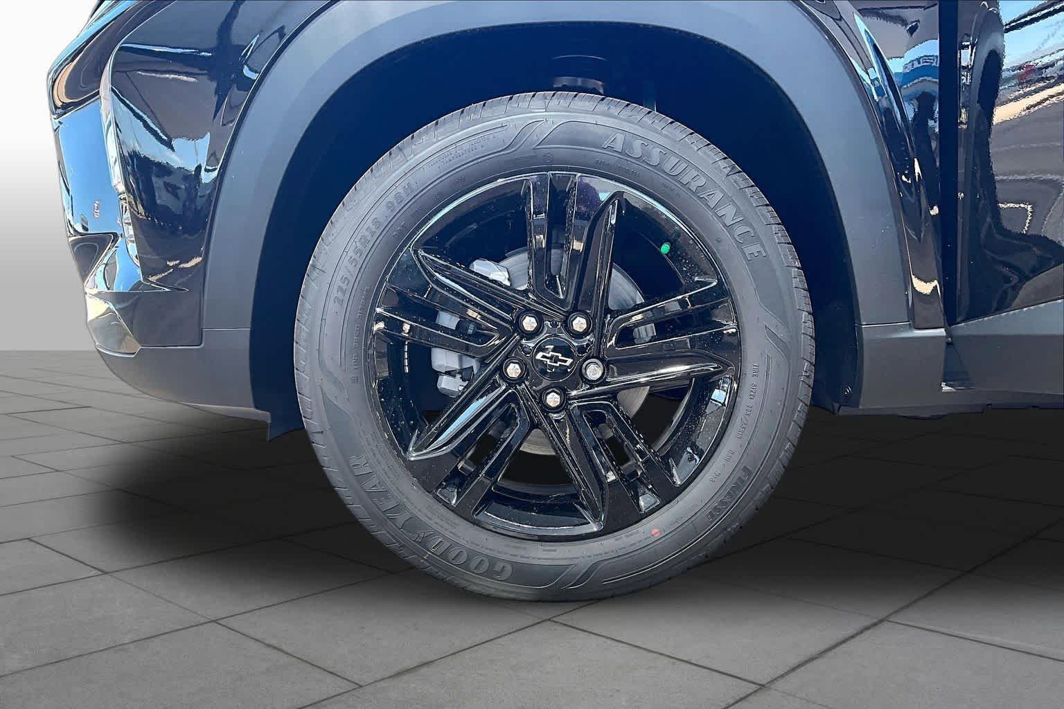New 2026 Mosaic Black Metallic Chevrolet ACTIV image 12