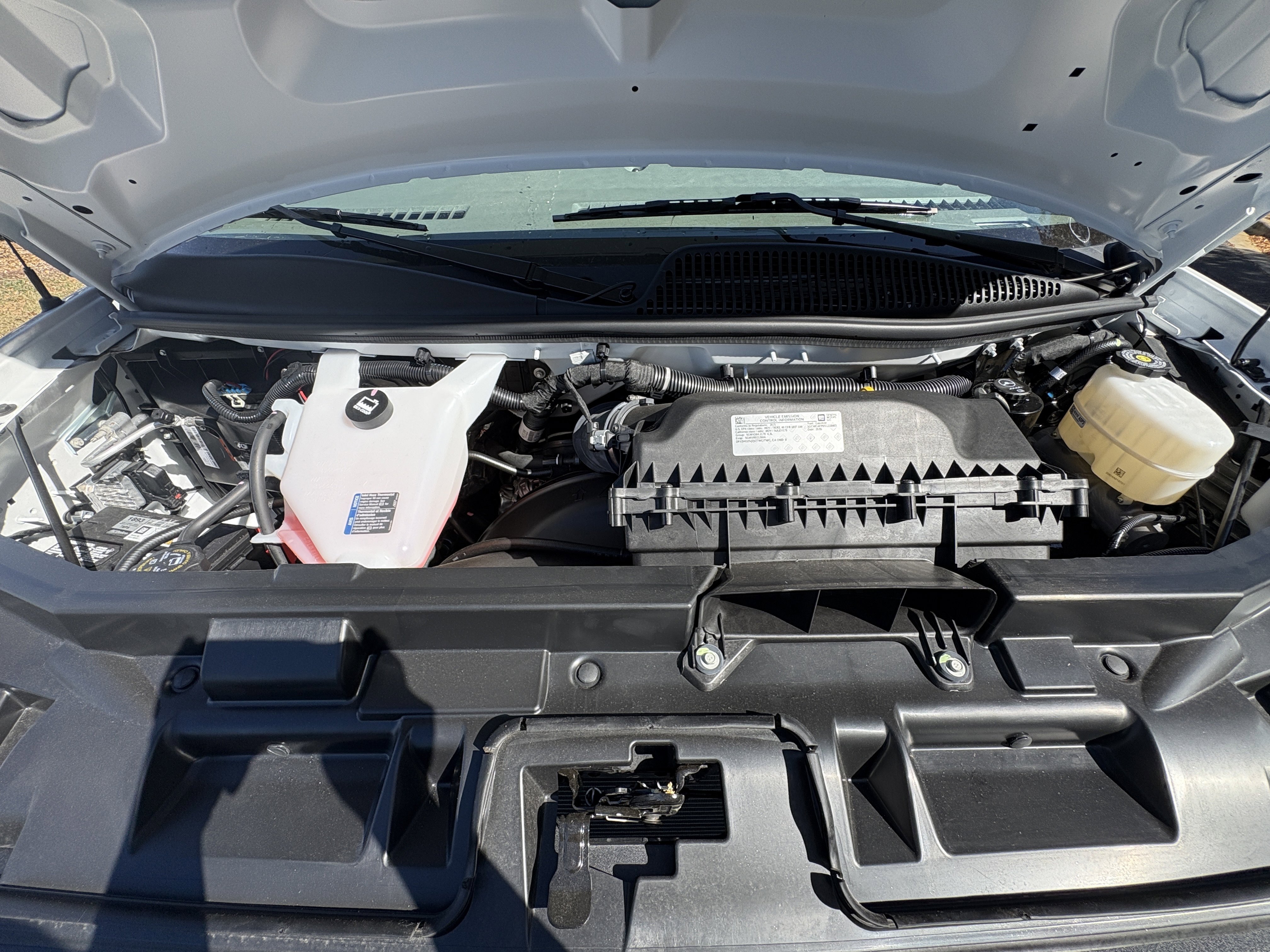 New 2025 Summit White Chevrolet WT image 22
